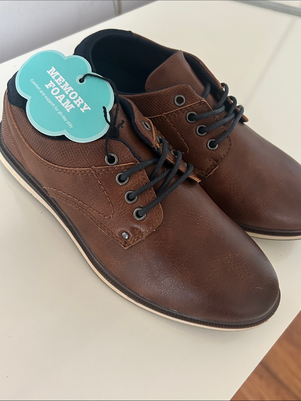 Boys Brown Memory Foam Casual Lace-Up Shoes size 1 NWT